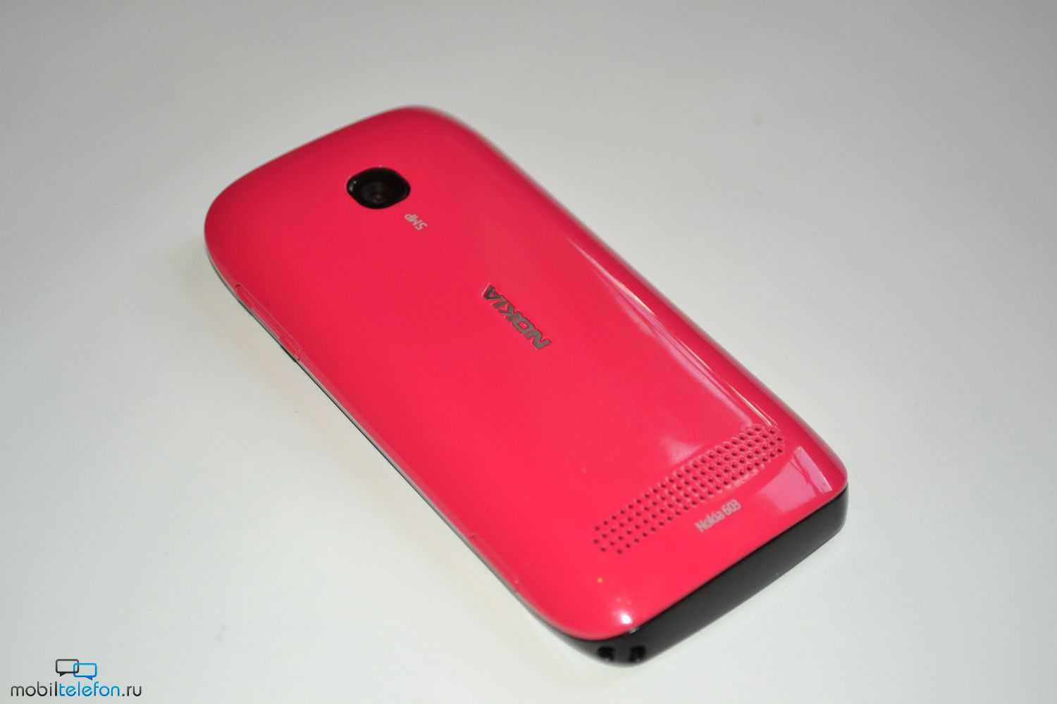 Nokia 603 (черно-красный)